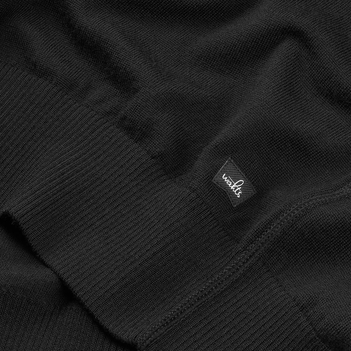 HOWELL | Pure Black