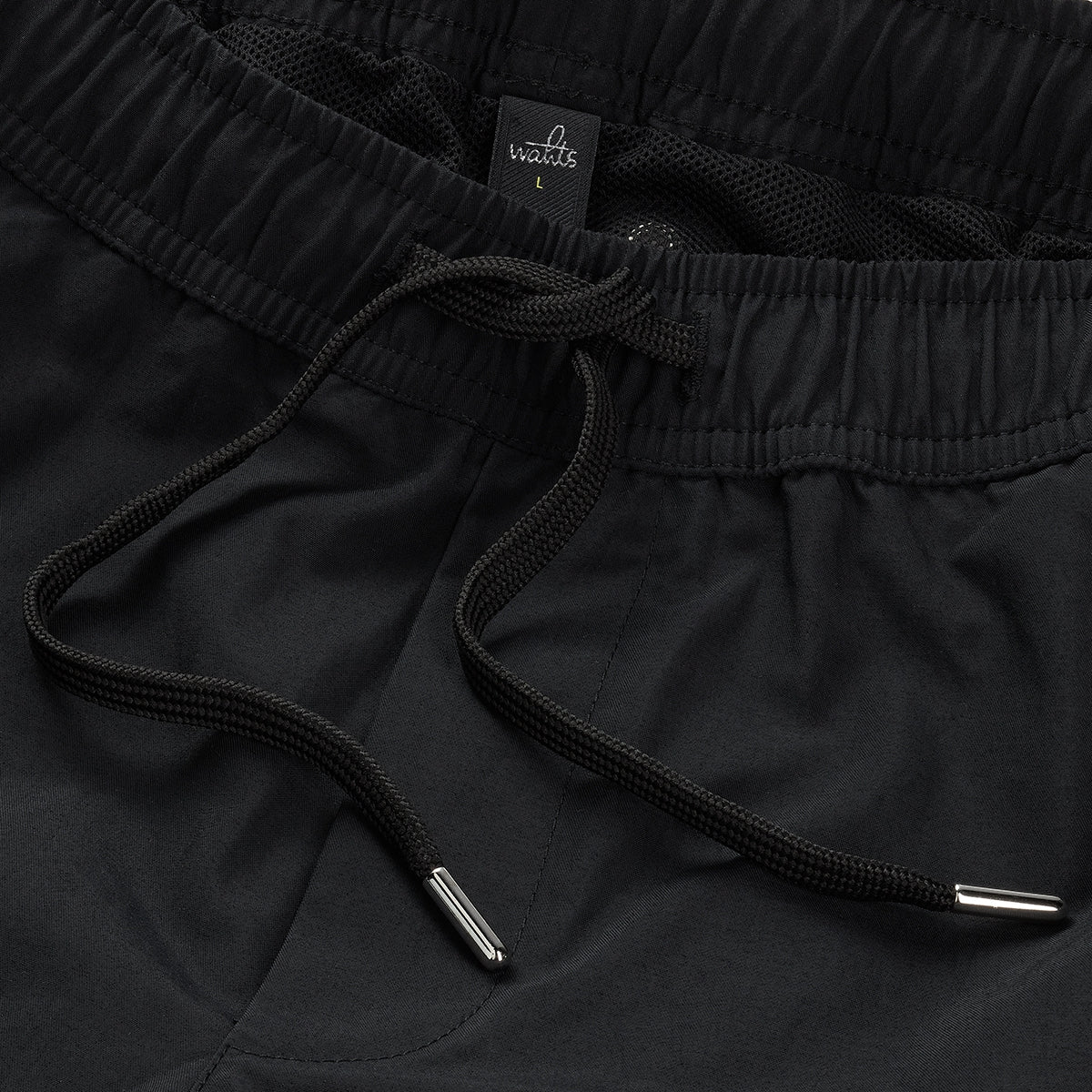 JAMES | Pure Black