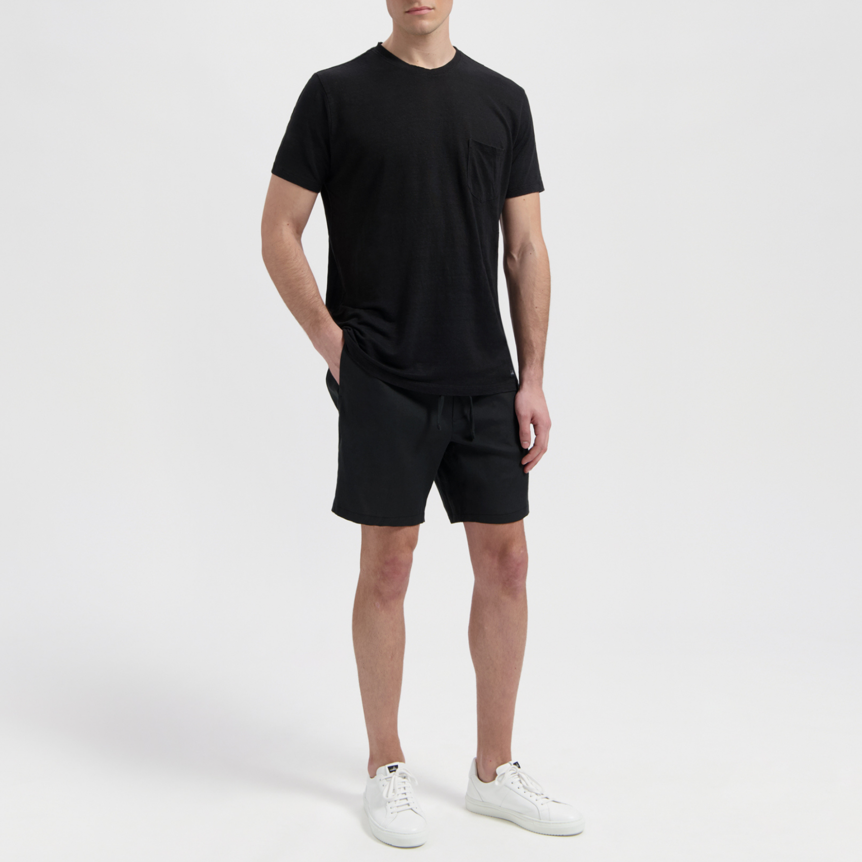 REESE | Pure Black
