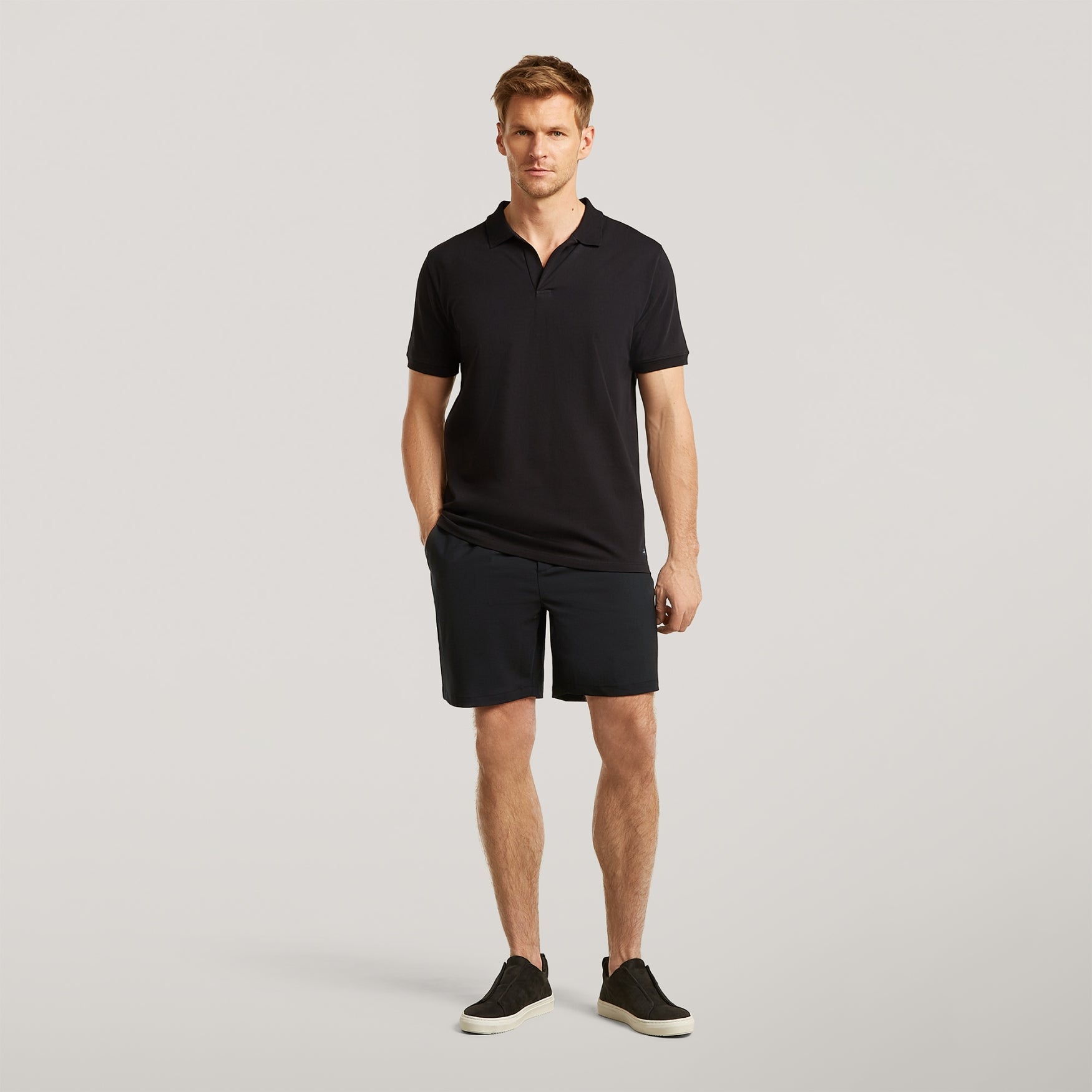 HASTINGS | Pure Black