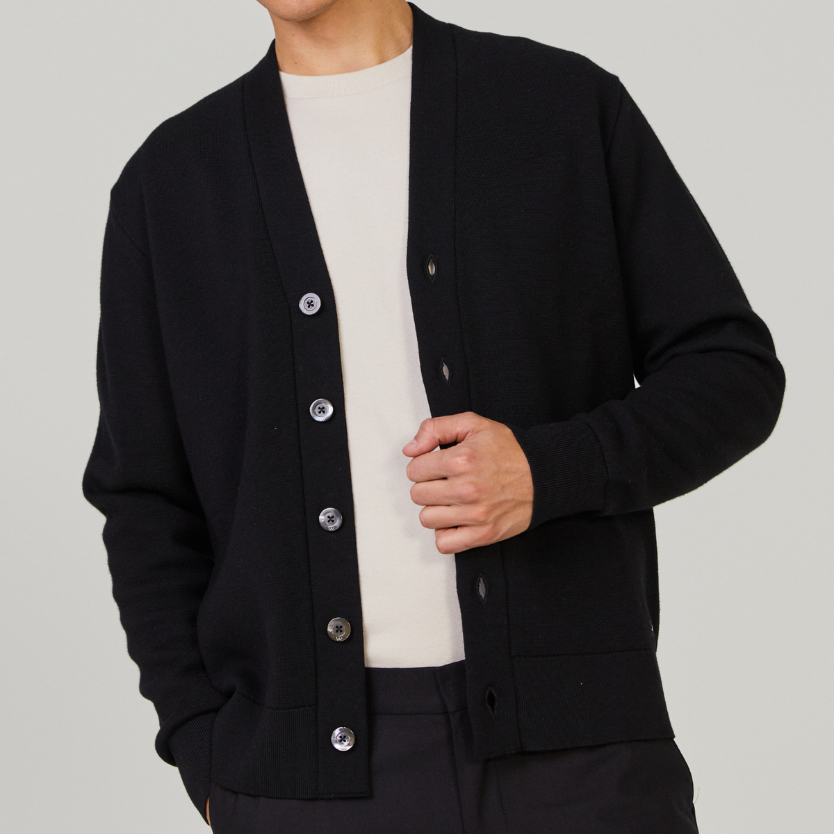 HANSON | Pure Black